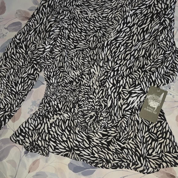 Vince Camuto Monochrome Leaf Print Blouse - Picture 2 of 5